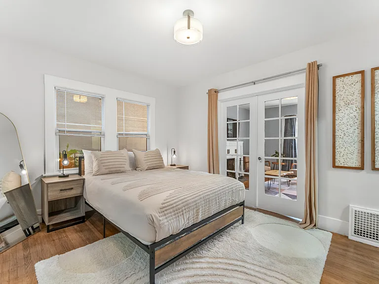 2421 Hilgard Ave #2421 — Photo 8