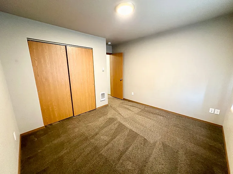 2102 N Yellowstone St — Photo 33