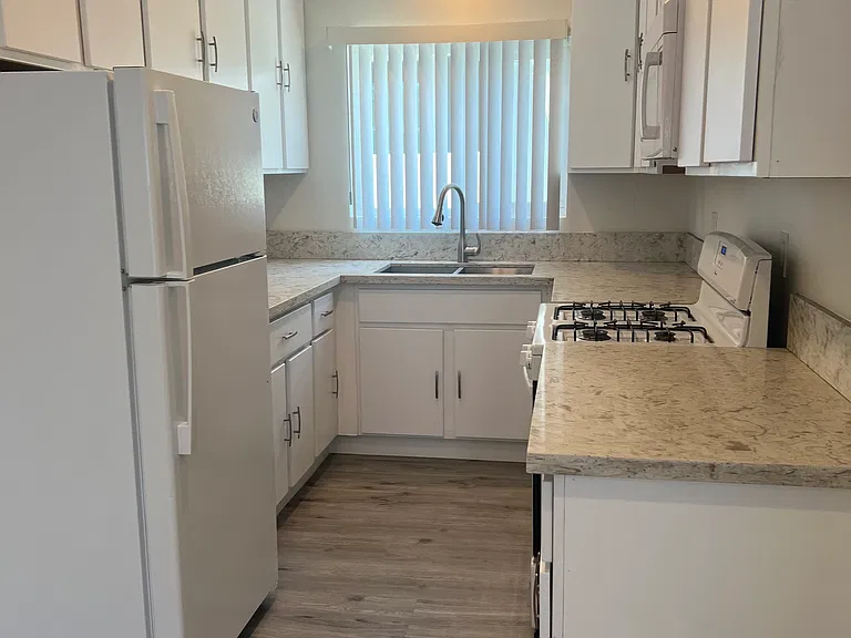 1228 N McCadden Pl #5 — Photo 4
