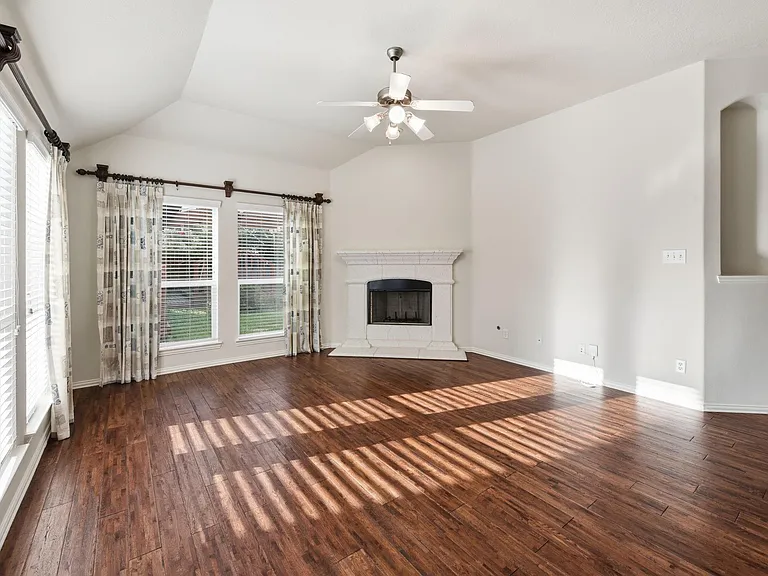 10022 Darrell Springs Ln — Photo 13