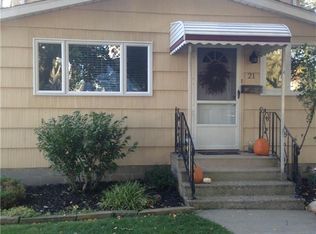 21 Mount View Pl, Lancaster, NY 14086