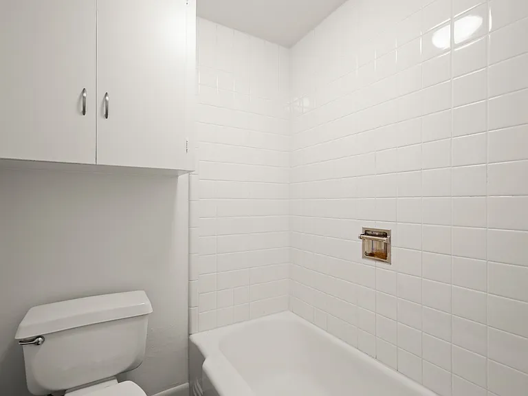 1801 Westlake Dr Apartments — Photo 18