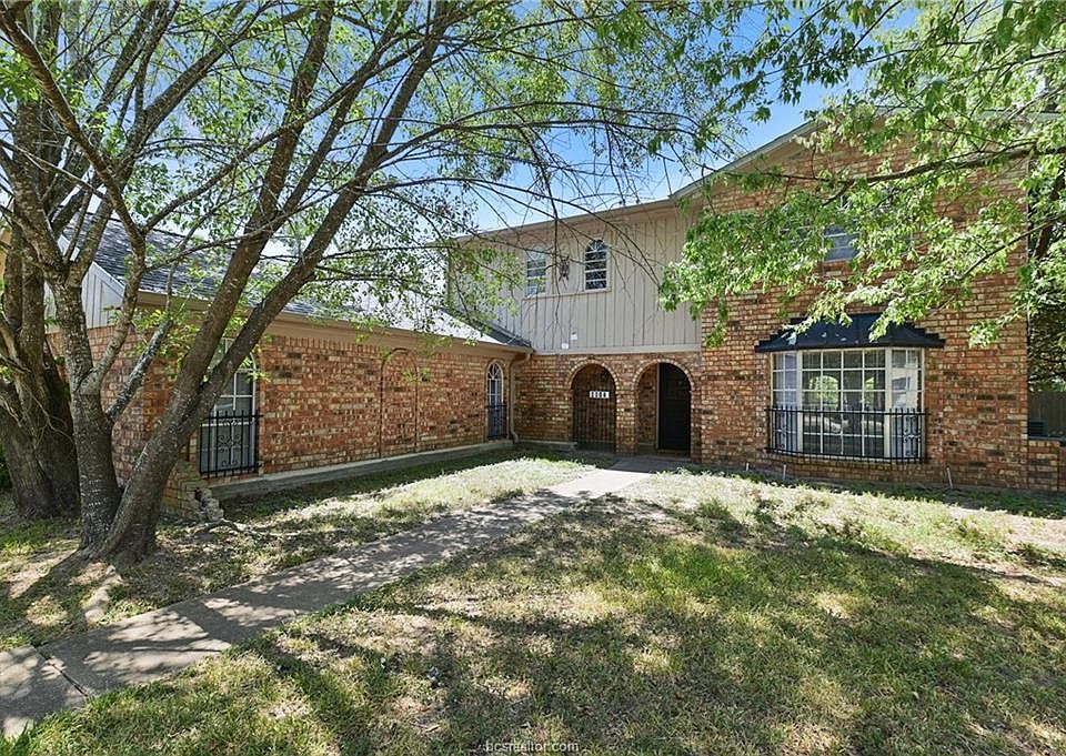 1st image of 2304 Briar Oaks Dr