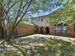2304 Briar Oaks Dr, Bryan, TX 77802