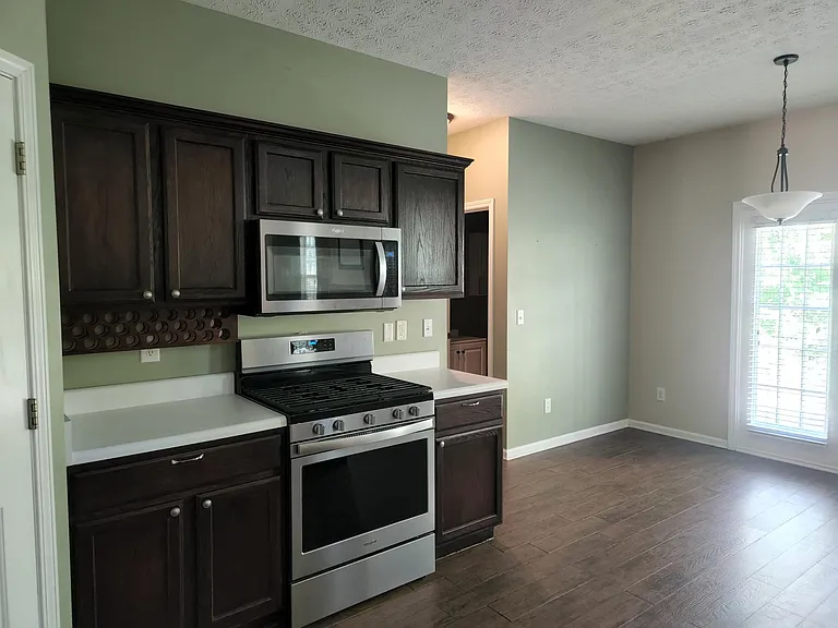 2350 Kirkstone Dr — Photo 6