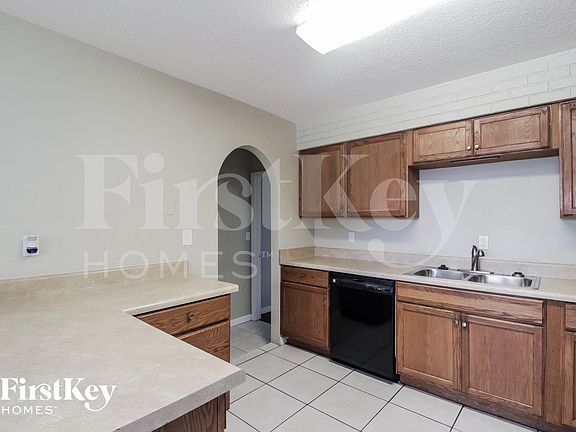 5th image of 1620 Valencia Ave