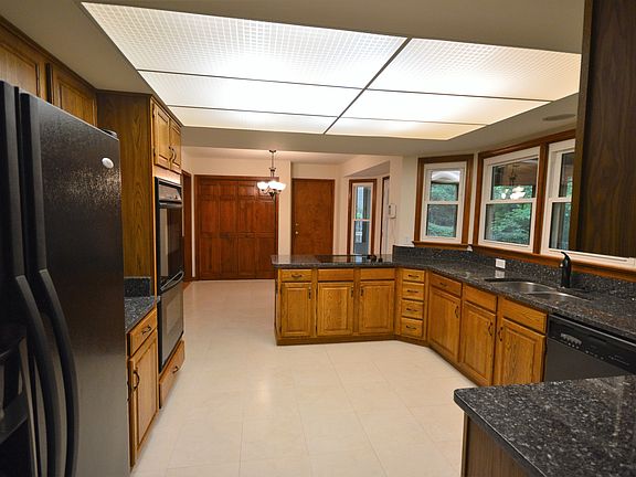 5th image of 1010 Plymouth Dr