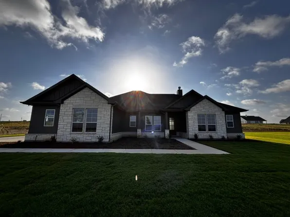 153 Big Sky Rd, Decatur, TX 76234