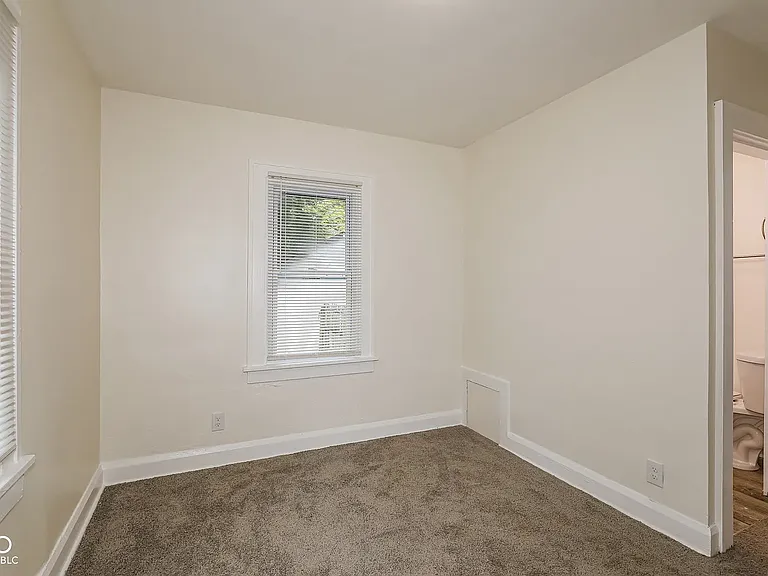 929 N Chester Ave — Photo 5