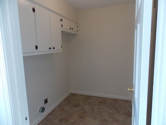 3rd image of 6985 Redfield Dr