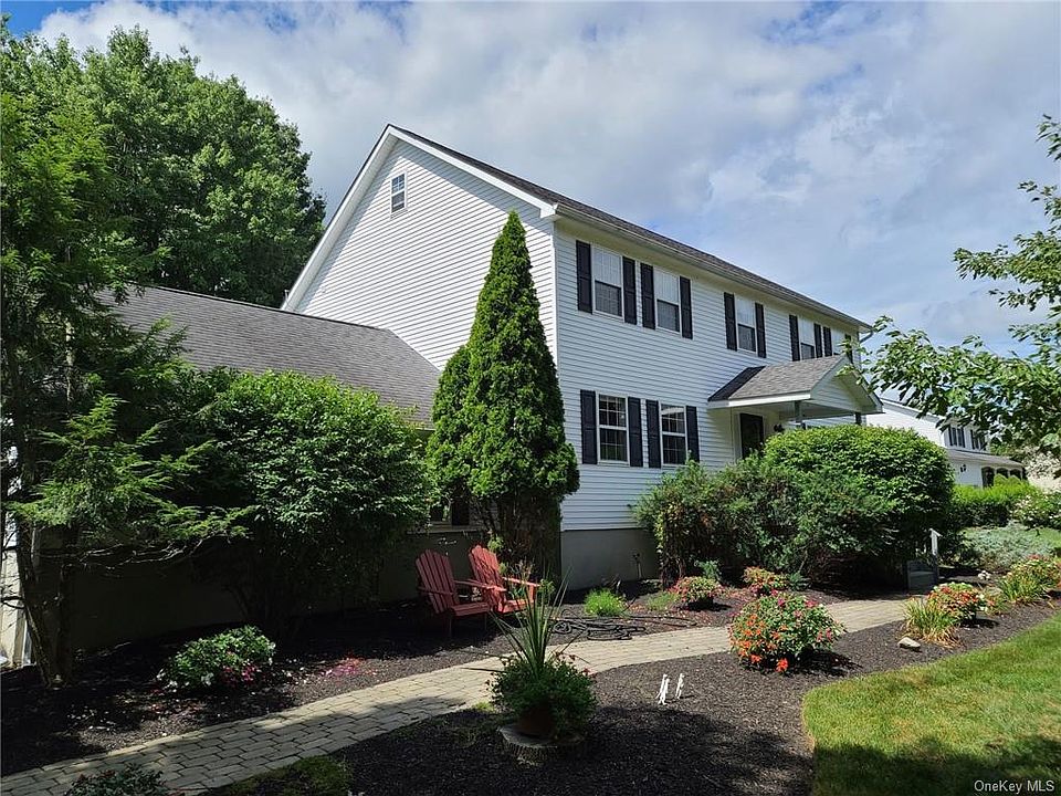 2nd image of 40 Sycamore Dr