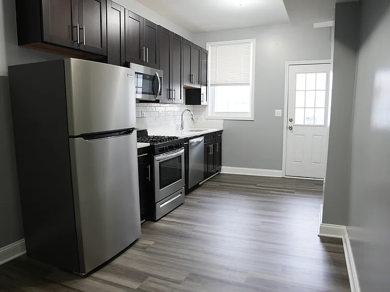 2120 N Fulton Ave — Photo 3