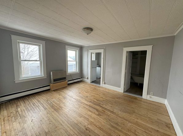 10 Arch Street, Laconia, NH 03246