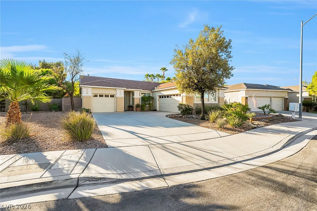 3 bed, 2.0 bath, 2044 sqft, $3,500 — Photo 2