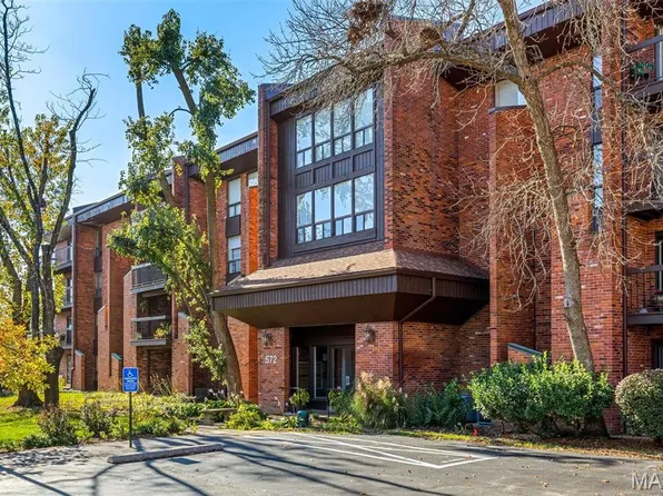 572 Coeur De Royale Dr APT 308, Saint Louis, MO 63141