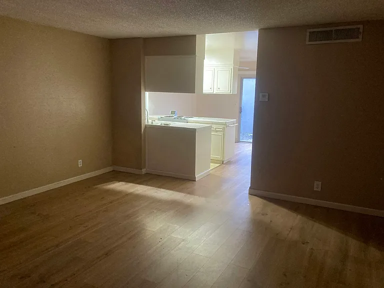 1351 Buckingham Way #11 — Photo 5