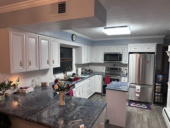2nd image of 9 Overbrook Ests