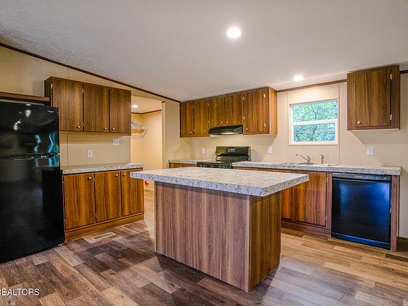 5th image of 1323 Spruce Dr