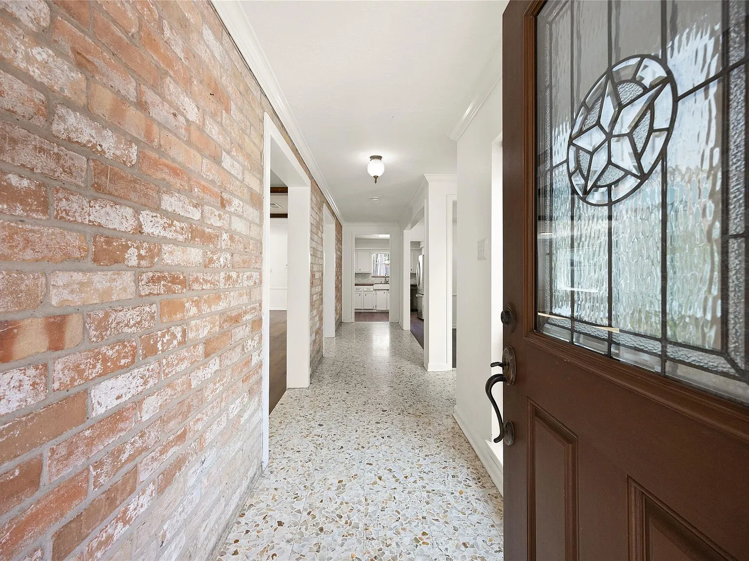 4 bed, 2.5 bath, 2304 sqft, $2,650 — Photo 4