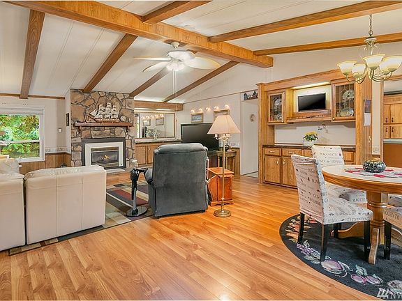 New laminate flooring.