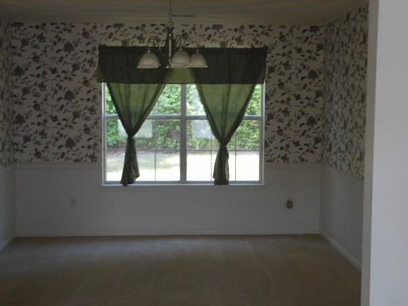 3rd image of 1559 Winthrope Dr
