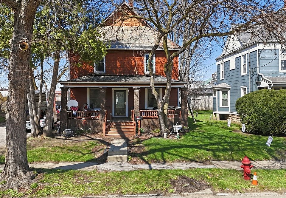 1st image of 326 E 3rd St