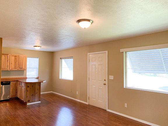 Livingroom facing windows
