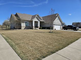 1233 E Lookout Ct, Derby, KS 67037