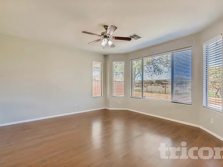 6608 S 45th Ln — Photo 7