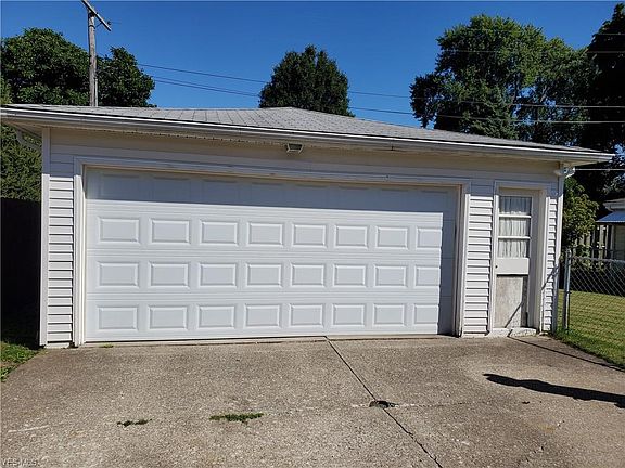 3rd image of 4525 W 192nd St