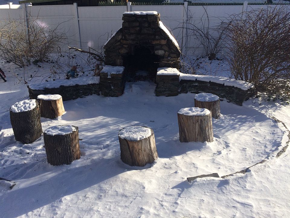 Outdoor fireplace