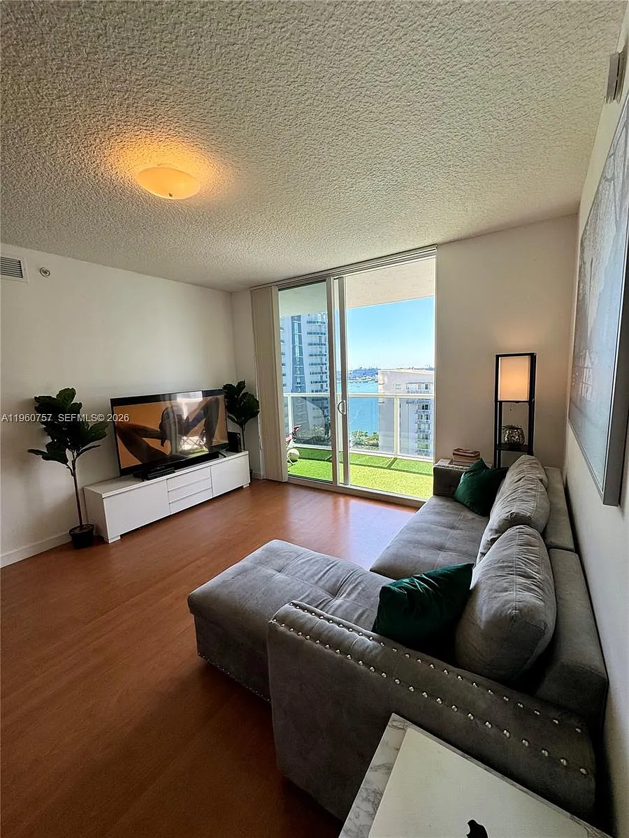 Building Photo - 601 NE 23rd St #Penthouse 04