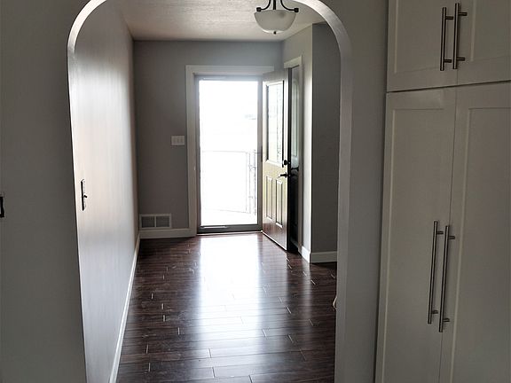 5th image of 2902 S Willow St