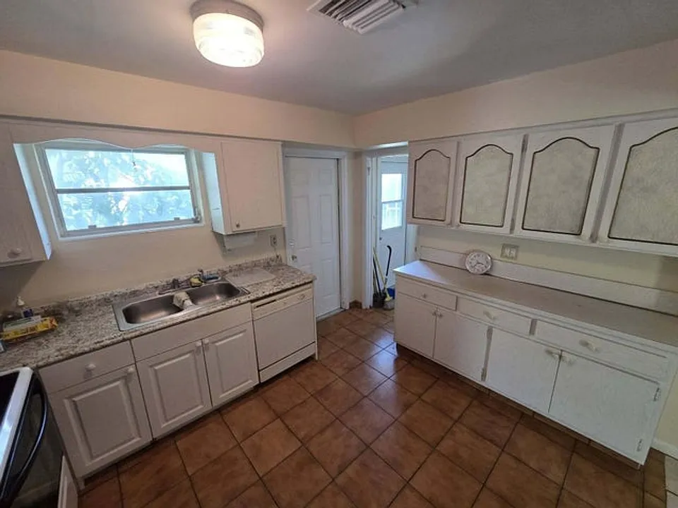 205 SE 7th St