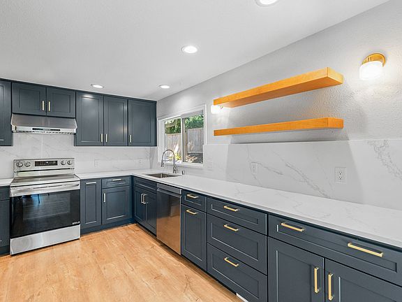 5th image of 13806 70th Ave NE