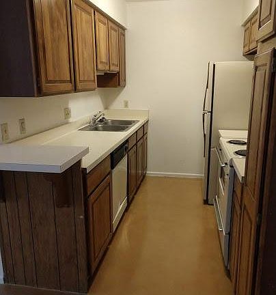 5th image of 940 N Alvernon Way APT C