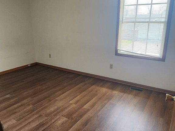 4th image of 1010 Eleanor Ave