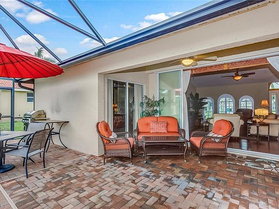 5th image of 5415 SW 21st Pl