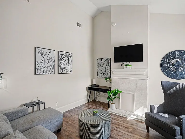 552 - 554 E Macon St — Photo 10