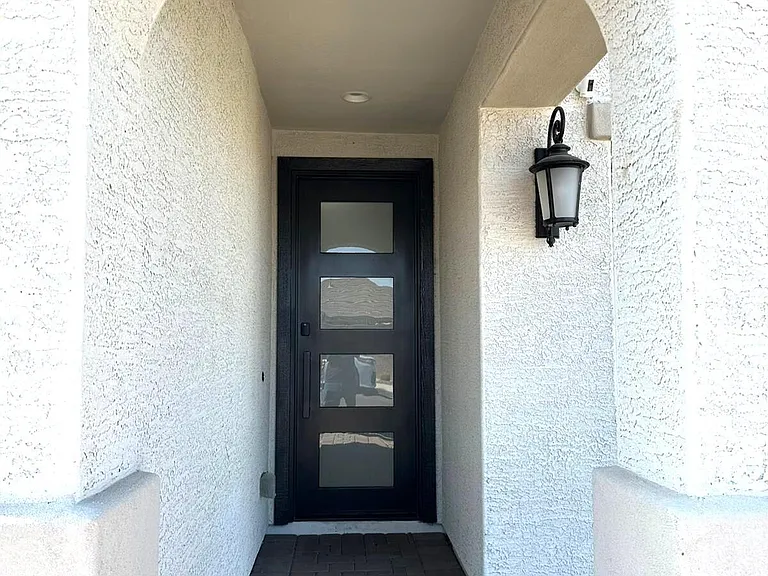 11520 S 53rd Ave — Photo 3
