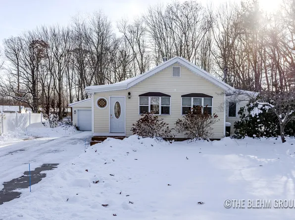 550 NW Clark St, Comstock Park, MI 49321
