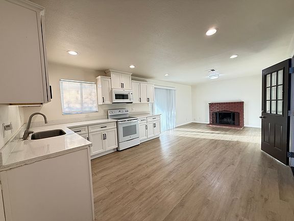 3rd image of 225 Dwight Way