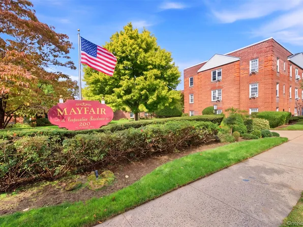 200 N Village Avenue #D7, Rockville Centre, NY 11570