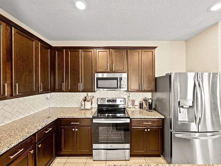 5702 Cicada Cir — Photo 11