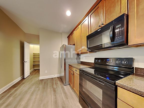 3rd image of 8824 Shadowglen Dr