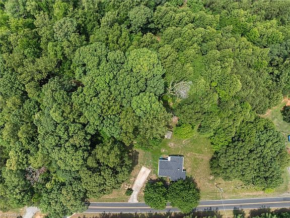 3rd image of 4795 Boiling Springs Rd