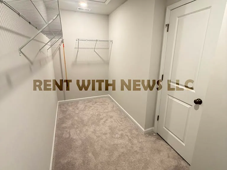 282 Paramount Dr — Photo 21