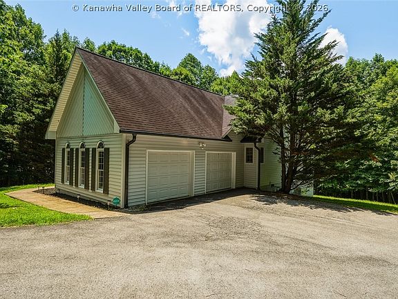 4th image of 137 Whispering Ln