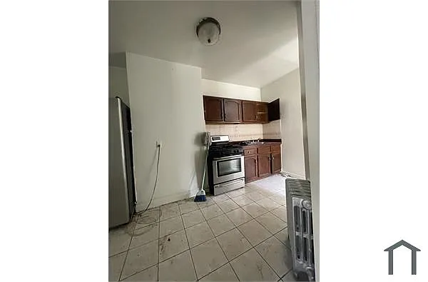 Building Photo - 1417 Clinton Ave #1