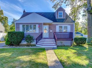 730 Carlton Rd, West Babylon, NY 11704